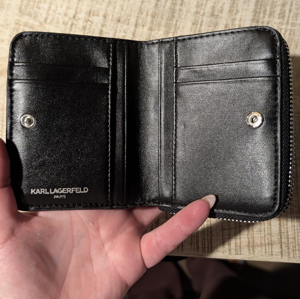 Karl Lagerfeld Paris Jacqueline Leather Wallet Black w/ Raised Block Lettering - Picture 6 of 12